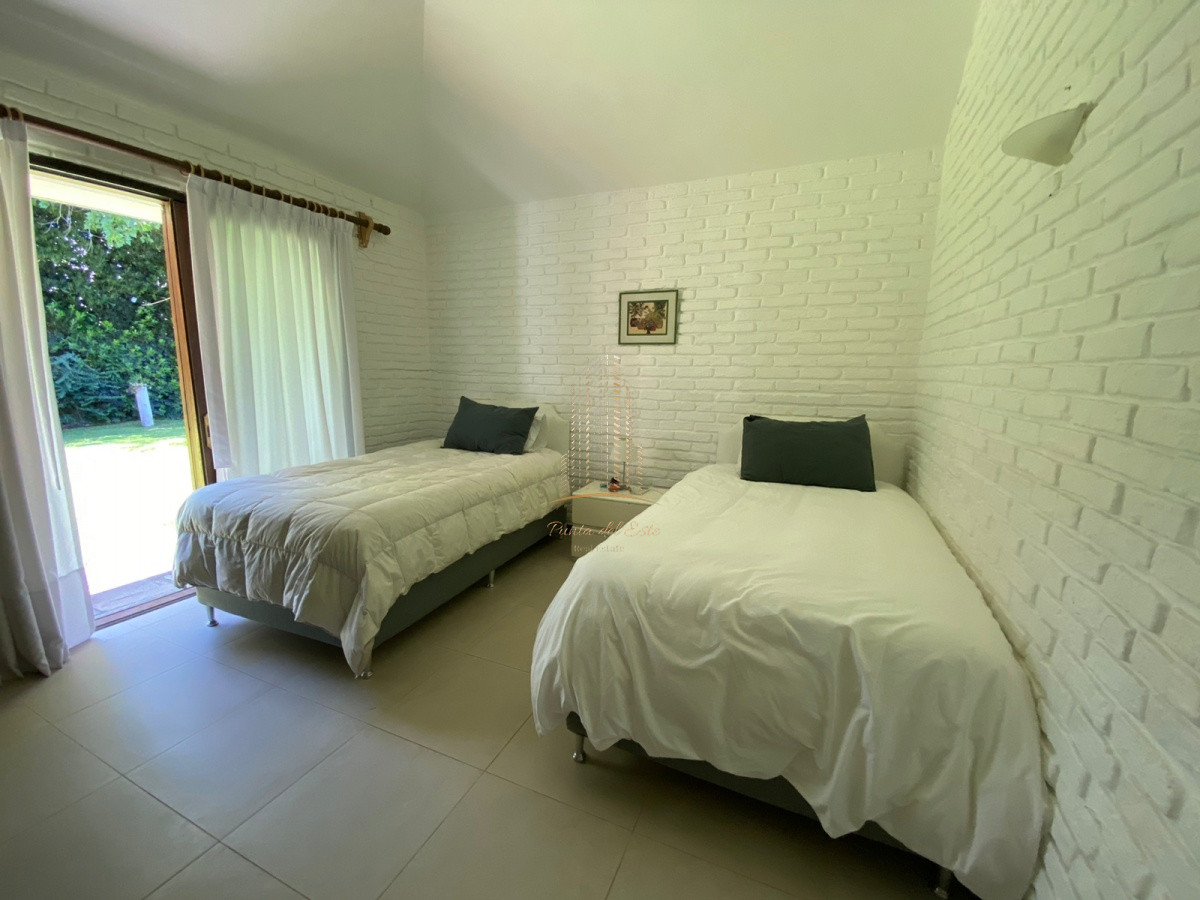 Casa ID.461 - Alquiler temporario de casa de tres dormitorios con piscina en Punta del Este