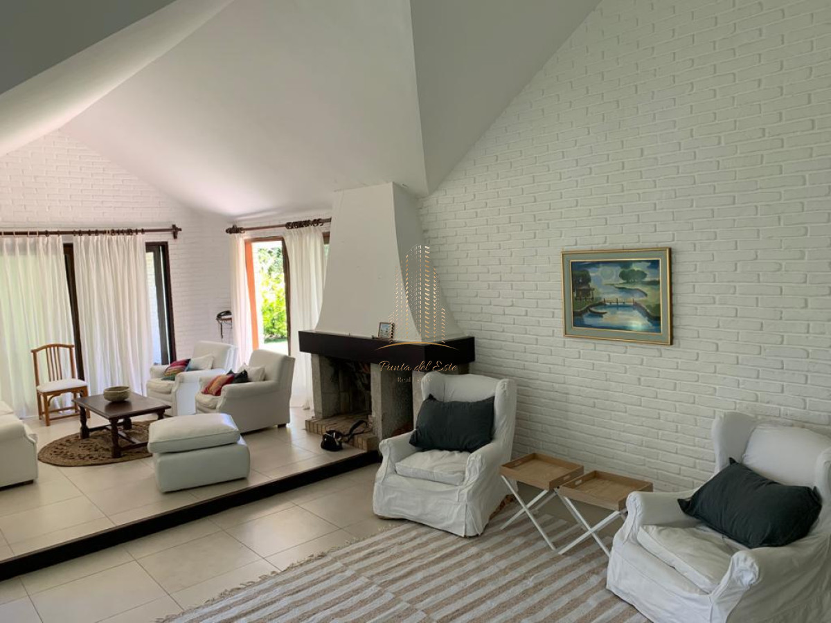 Casa ID.461 - Alquiler temporario de casa de tres dormitorios con piscina en Punta del Este