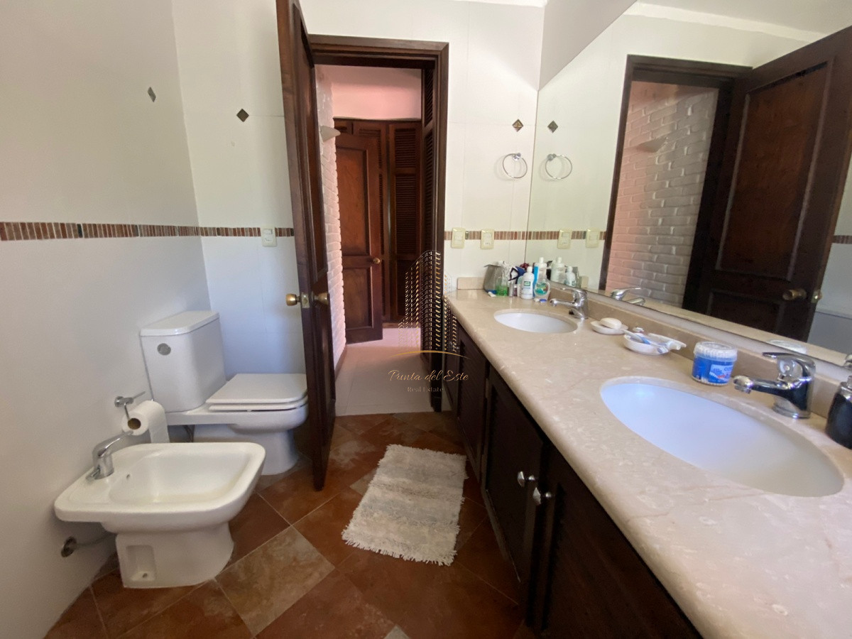 Casa ID.461 - Alquiler temporario de casa de tres dormitorios con piscina en Punta del Este