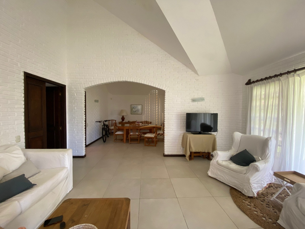 Casa ID.461 - Alquiler temporario de casa de tres dormitorios con piscina en Punta del Este