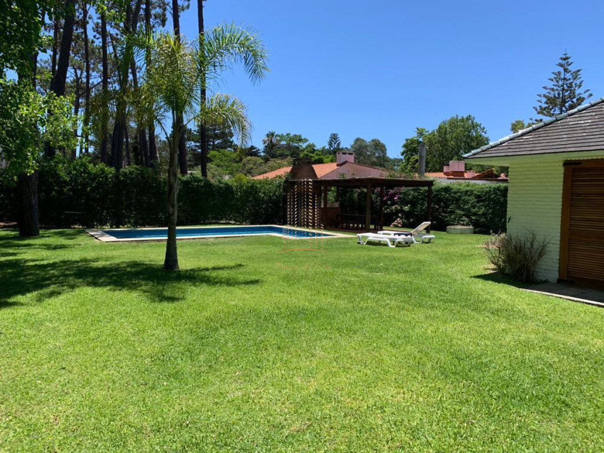 Casa ID.461 - Alquiler temporario de casa de tres dormitorios con piscina en Punta del Este
