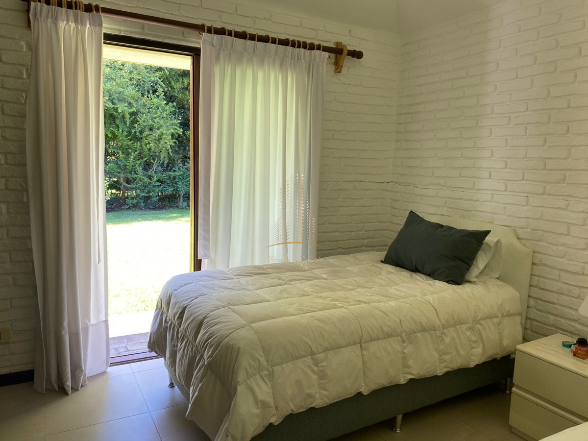 Casa ID.461 - Alquiler temporario de casa de tres dormitorios con piscina en Punta del Este
