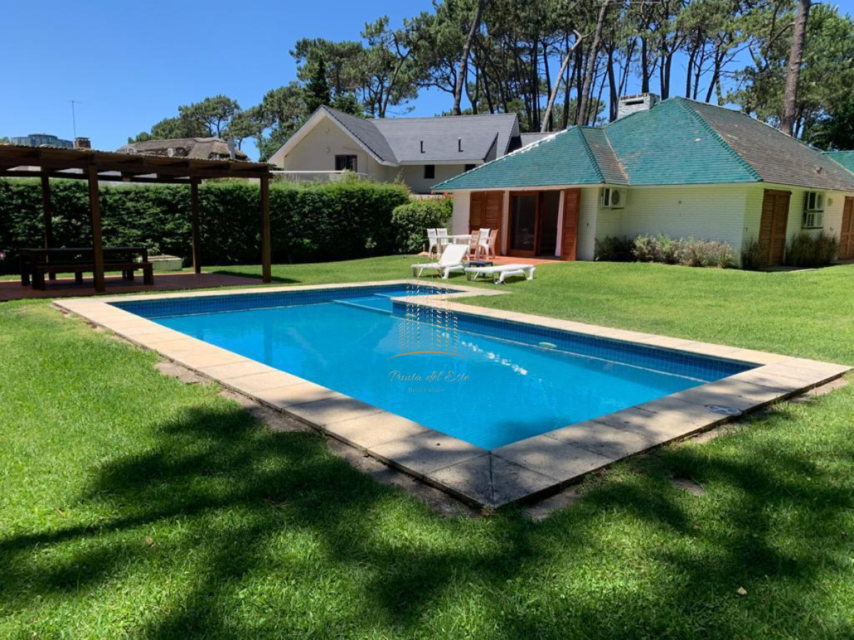 Casa ID.461 - Alquiler temporario de casa de tres dormitorios con piscina en Punta del Este