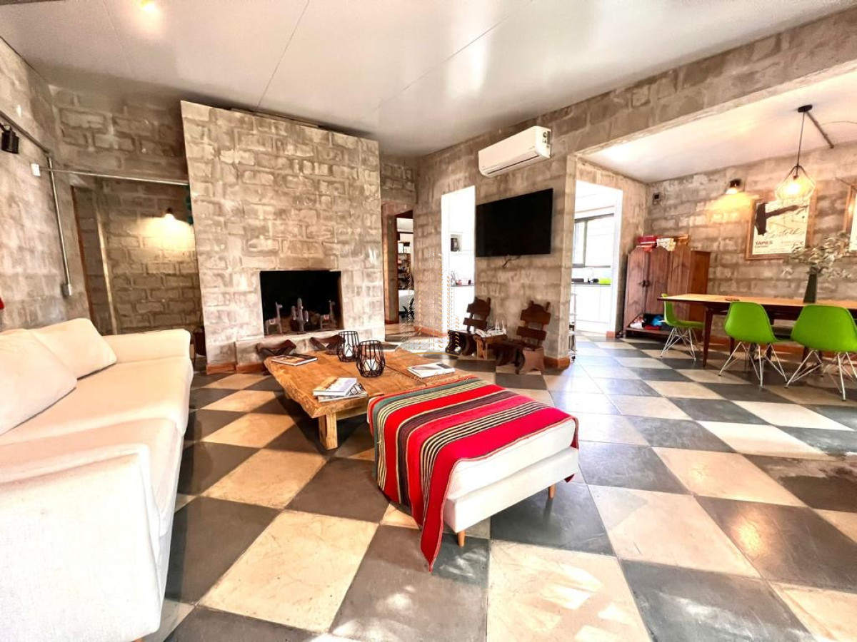 Casa ID.386 - Casa moderna en venta y alquiler anual de tres dormitorios en Parque Burnett, Pinares