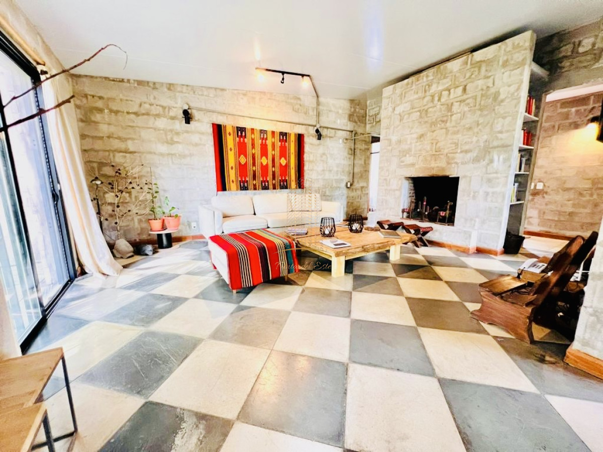 Casa ID.386 - Casa moderna en venta y alquiler anual de tres dormitorios en Parque Burnett, Pinares