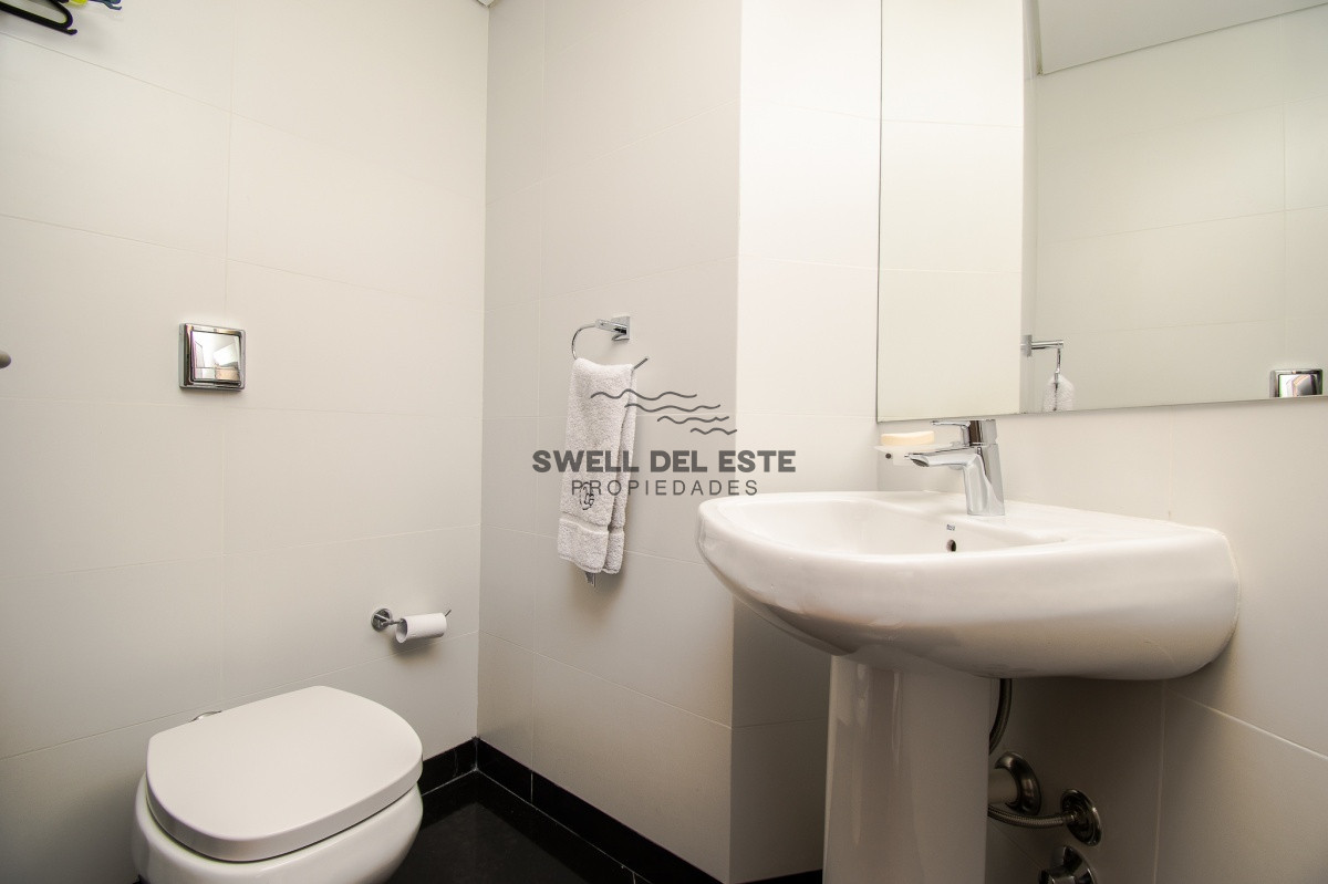 Apartamento ID.154 - Apartamento de 3 Dormitorios + Dependencia y Parrillero en Frente a Playa Brava, Punta del Este