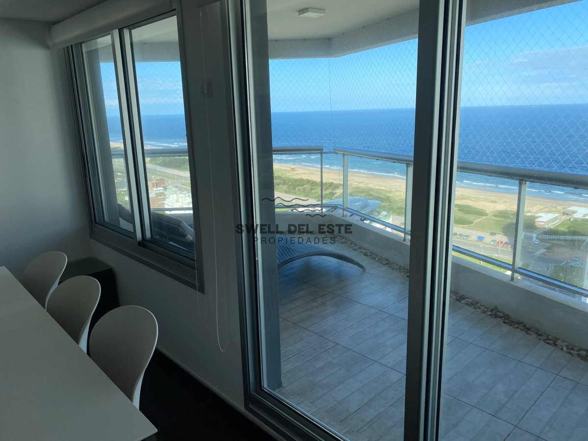 Apartamento ID.241 - Venta de gran apartamento de 3 dormitorios con parrillero propio en Playa Brava, Punta del Este