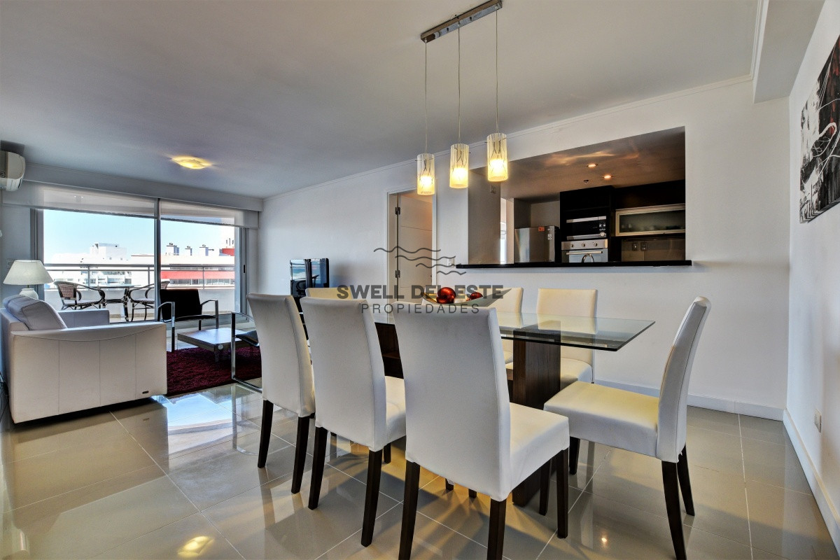 Apartamento ID.99 - Venta de apartamento moderno de tres dormitorios súper bien ubicado entre playas Brava y Mansa