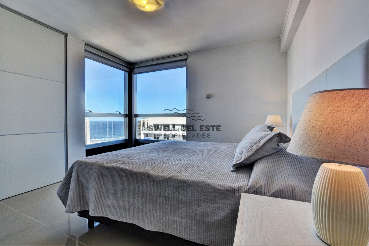 Apartamento ID.99 - Venta de apartamento moderno de tres dormitorios súper bien ubicado entre playas Brava y Mansa