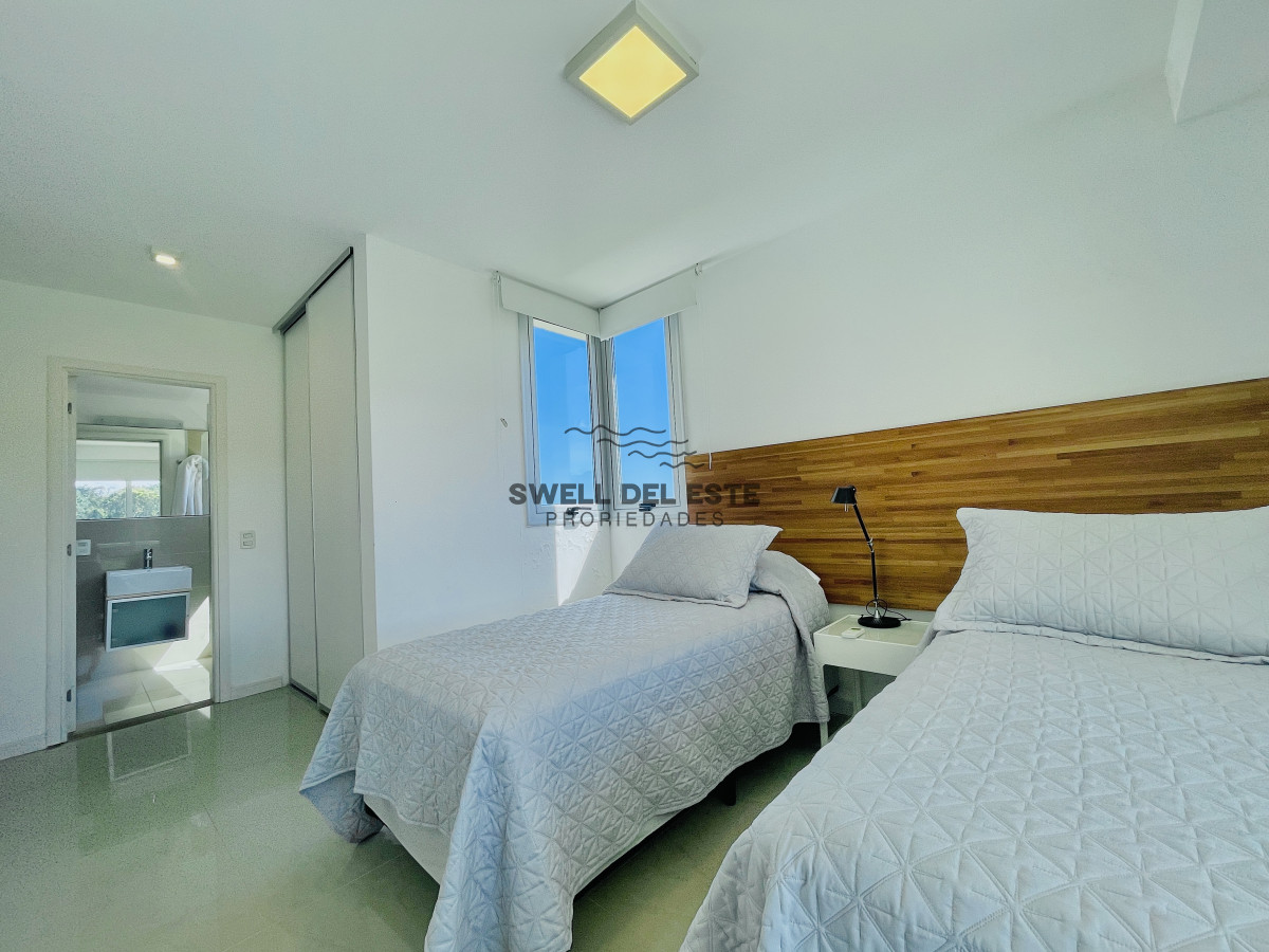 Apartamento ID.229 - Penthouse de 3 Dormitorios en Primera Línea del Mar, Playa Brava Punta del Este