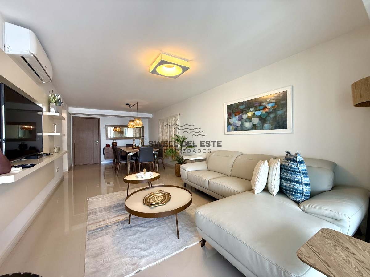 Apartamento ID.154 - Apartamento de 3 Dormitorios + Dependencia y Parrillero en Frente a Playa Brava, Punta del Este
