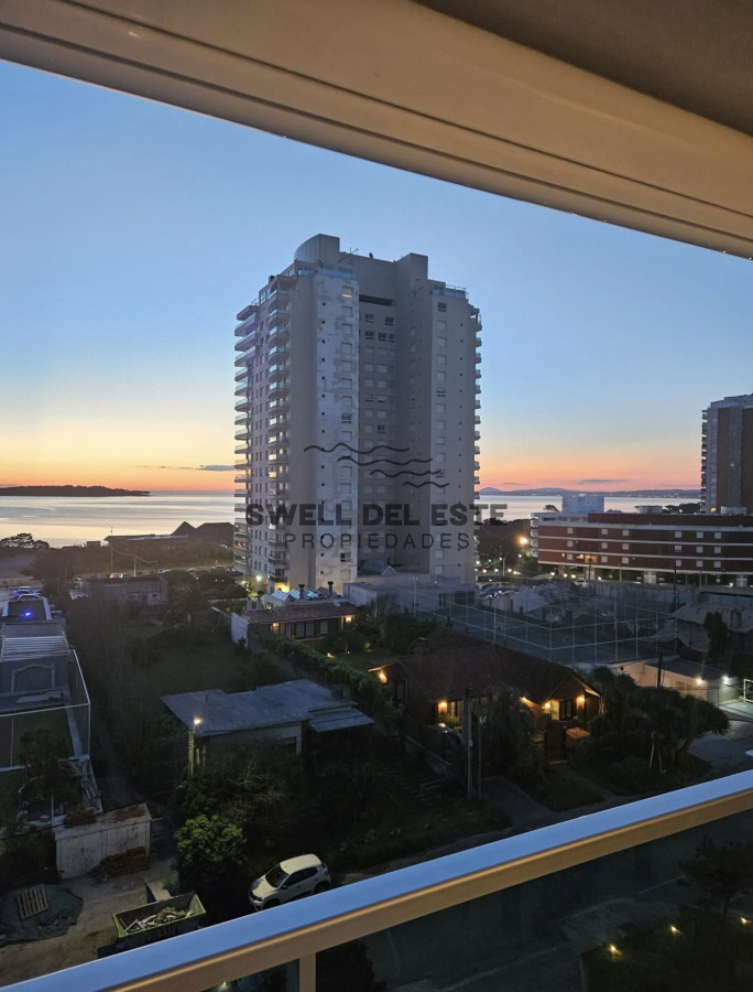 Apartamento ID.213 - Apartamento de 2 dormitorios con 2 baños y parrillero en venta Playa Mansa