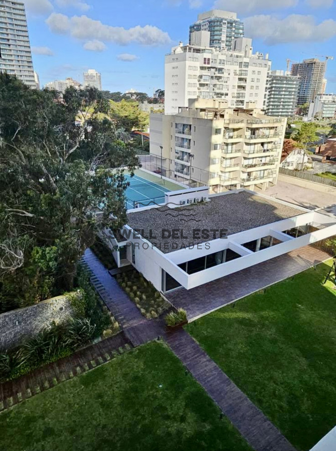 Apartamento ID.213 - Apartamento de 2 dormitorios con 2 baños y parrillero en venta Playa Mansa