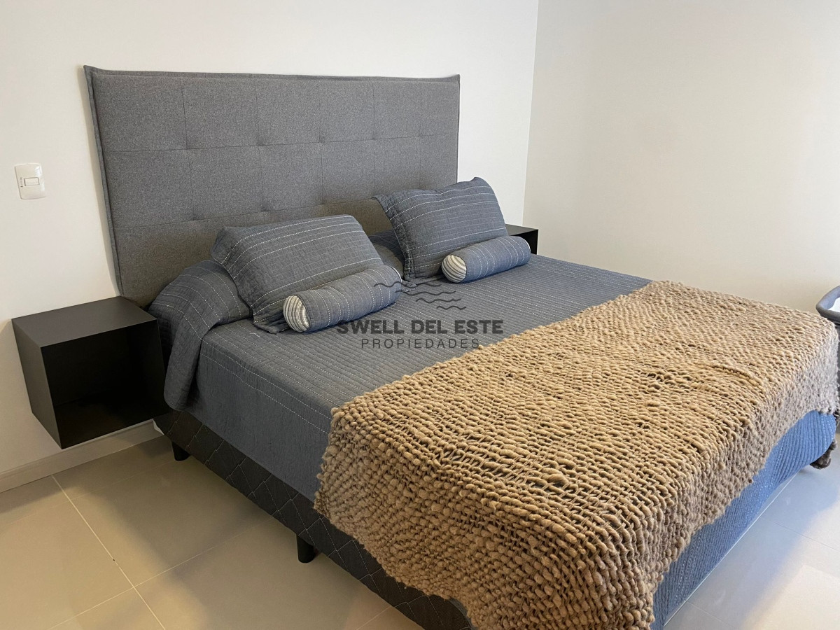 Apartamento ID.241 - Venta de gran apartamento de 3 dormitorios con parrillero propio en Playa Brava, Punta del Este