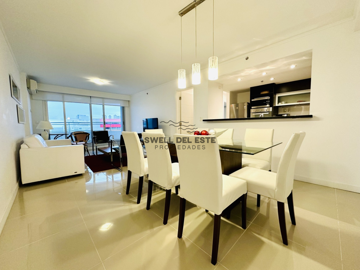 Apartamento ID.99 - Venta de apartamento moderno de tres dormitorios súper bien ubicado entre playas Brava y Mansa