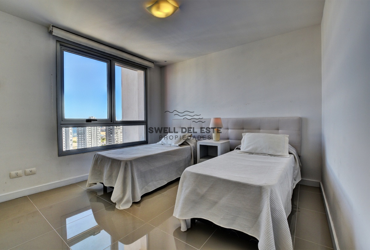 Apartamento ID.99 - Venta de apartamento moderno de tres dormitorios súper bien ubicado entre playas Brava y Mansa