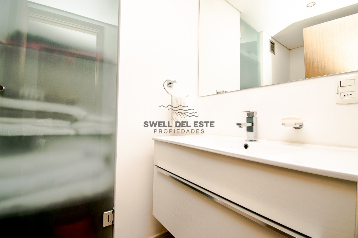 Apartamento ID.154 - Apartamento de 3 Dormitorios + Dependencia y Parrillero en Frente a Playa Brava, Punta del Este