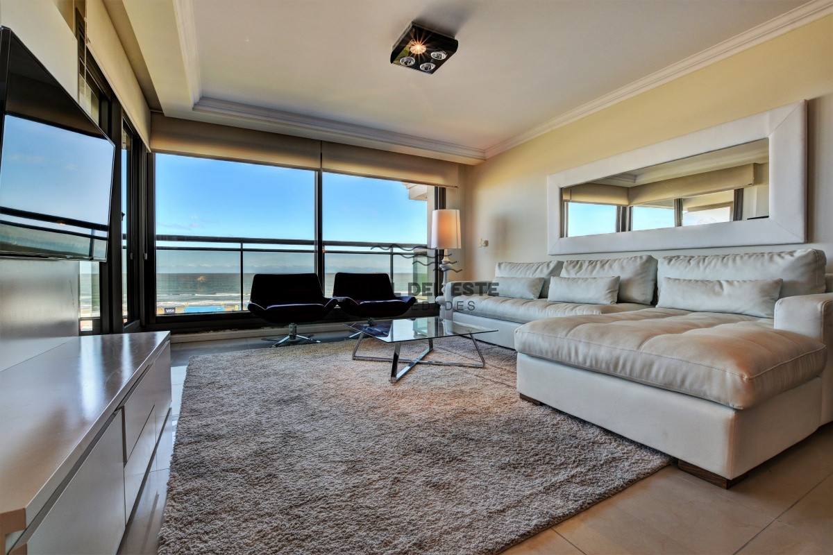 Apartamento ID.101 - Apartamento de 3 Dormitorios en Imperiale, Frente al Mar  - Oportunidad en Venta
