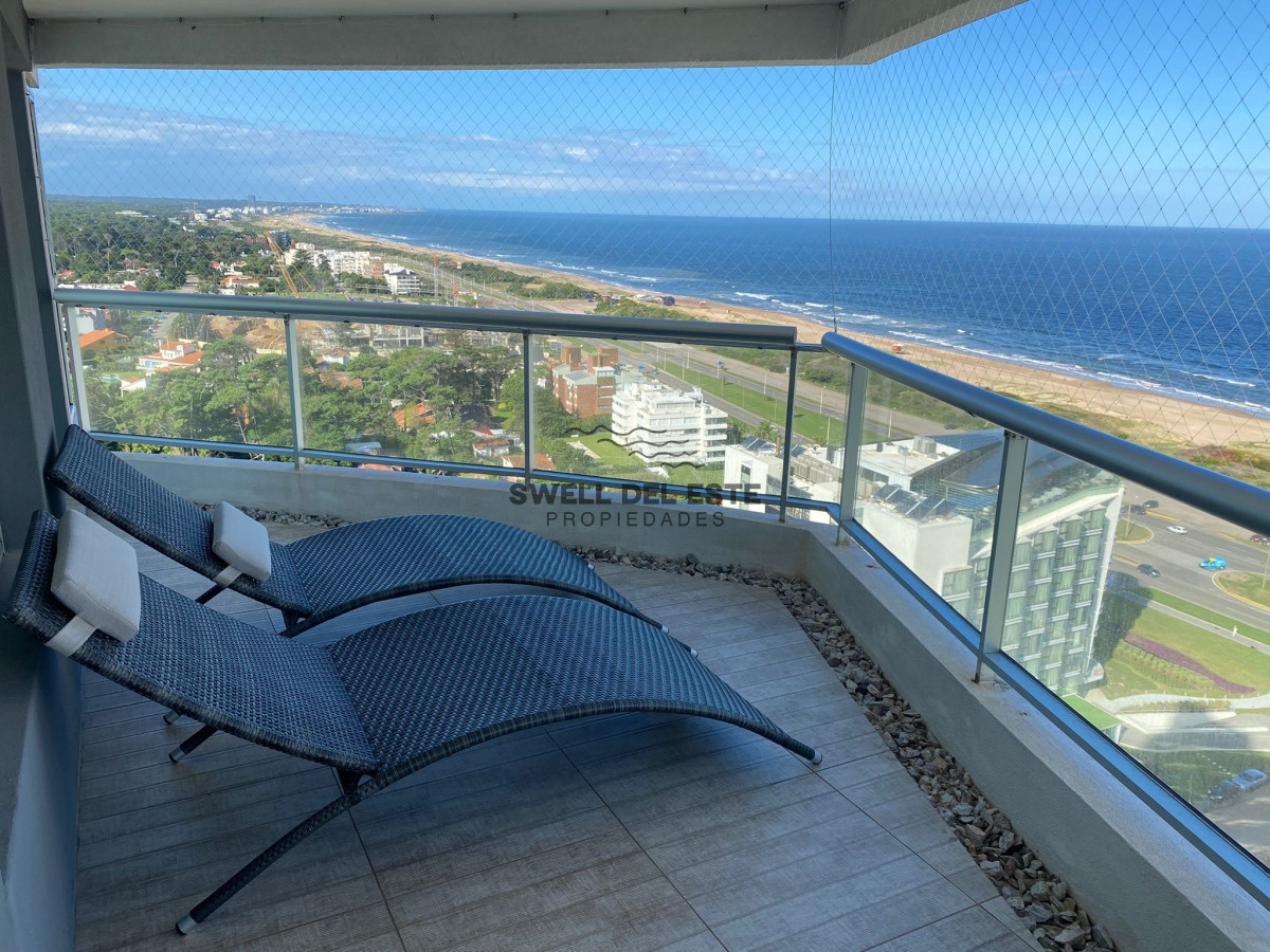 Apartamento ID.241 - Venta de gran apartamento de 3 dormitorios con parrillero propio en Playa Brava, Punta del Este