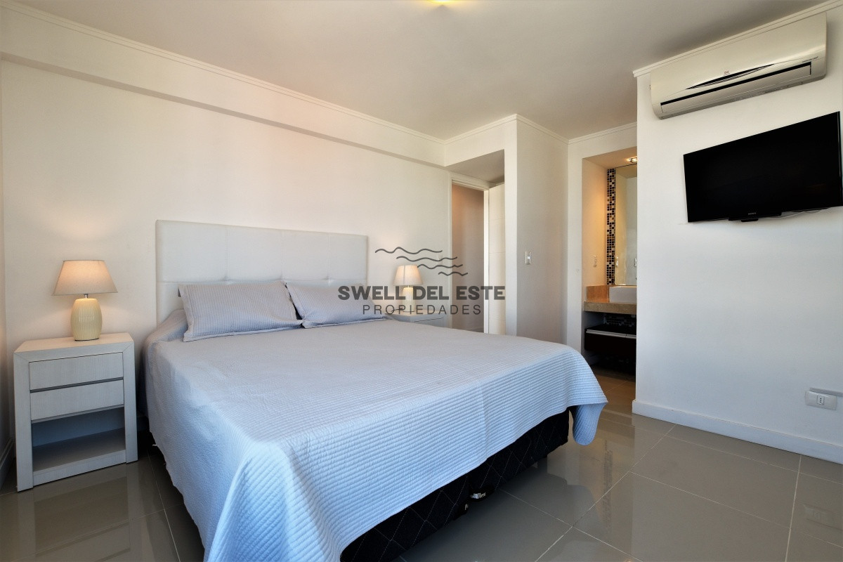 Apartamento ID.99 - Venta de apartamento moderno de tres dormitorios súper bien ubicado entre playas Brava y Mansa