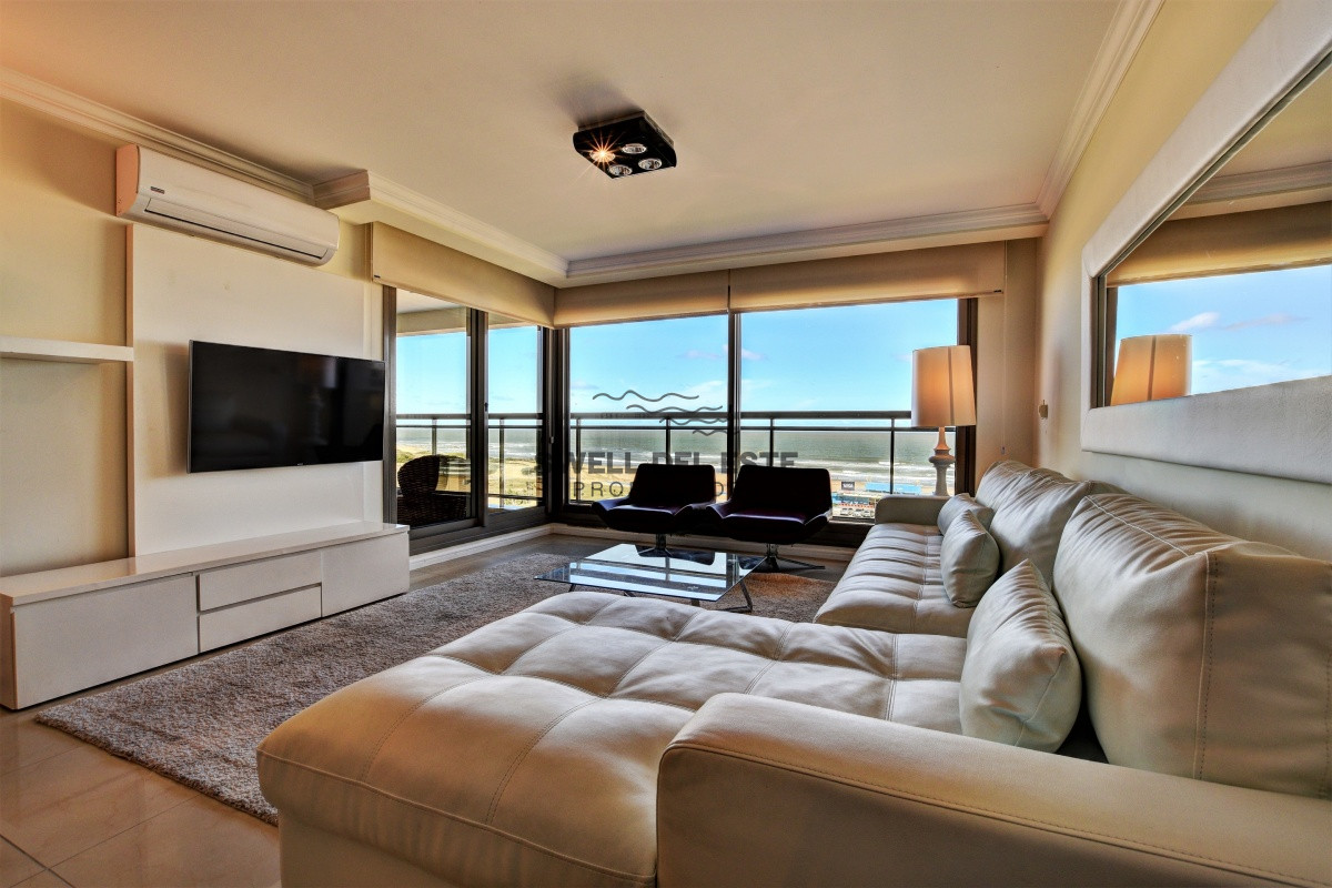 Apartamento ID.101 - Apartamento de 3 Dormitorios en Imperiale, Frente al Mar  - Oportunidad en Venta