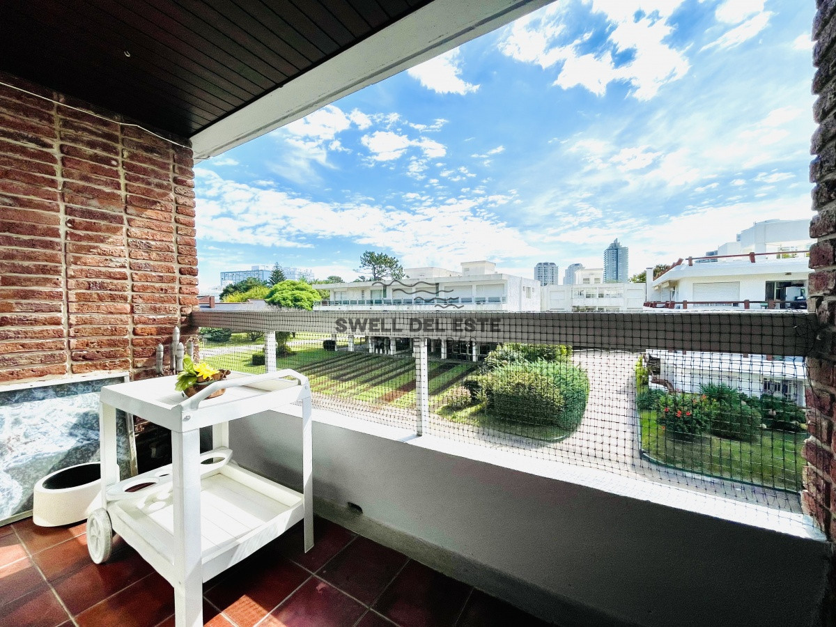 Apartamento ID.81 - Apartamento de 2 Dormitorios en Aidy Grill a Pocos Metros de Playa Brava - Venta