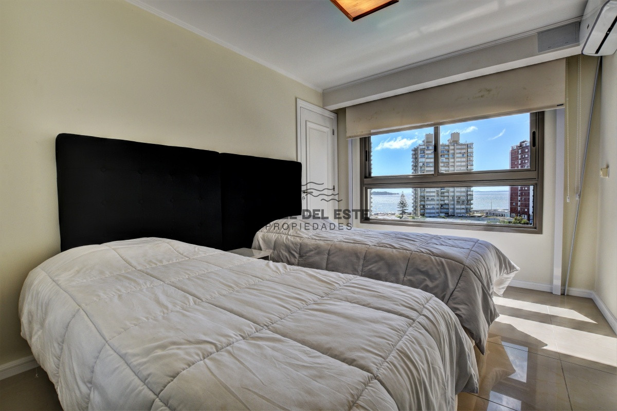 Apartamento ID.101 - Apartamento de 3 Dormitorios en Imperiale, Frente al Mar  - Oportunidad en Venta