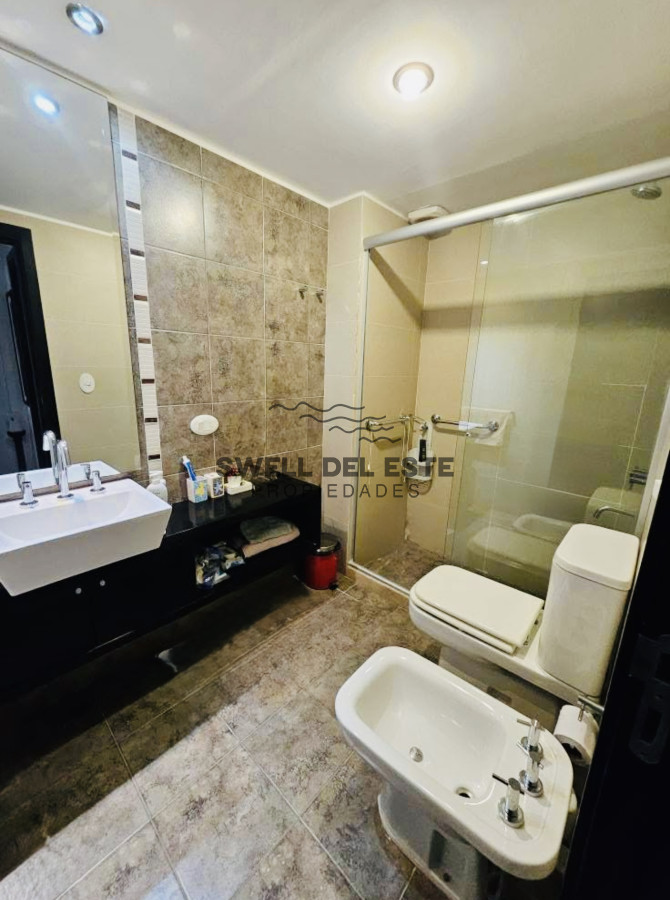 Apartamento ID.213 - Apartamento de 2 dormitorios con 2 baños y parrillero en venta Playa Mansa