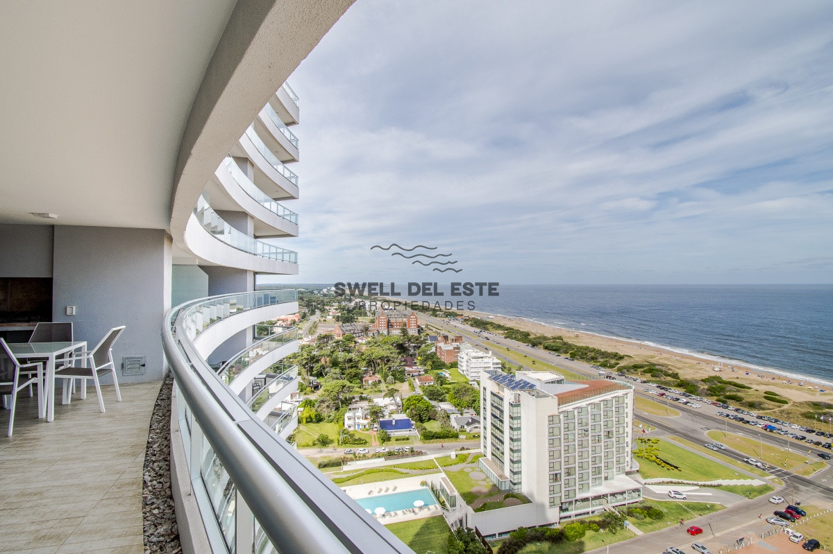 Apartamento ID.154 - Apartamento de 3 Dormitorios + Dependencia y Parrillero en Frente a Playa Brava, Punta del Este