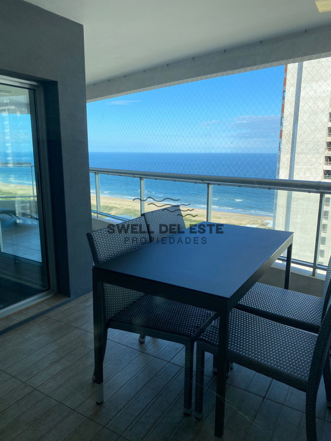 Apartamento ID.241 - Venta de gran apartamento de 3 dormitorios con parrillero propio en Playa Brava, Punta del Este