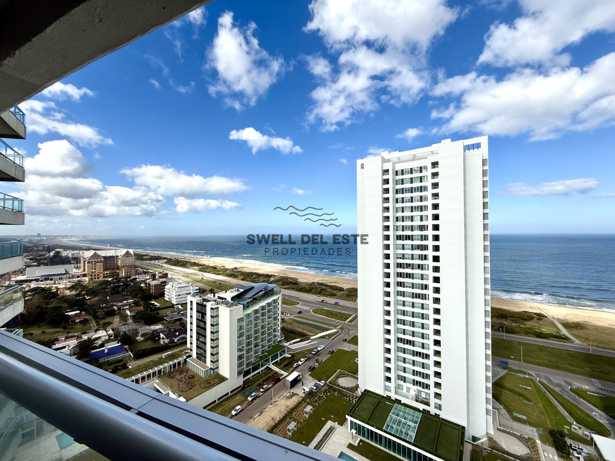 Apartamento ID.154 - Apartamento de 3 Dormitorios + Dependencia y Parrillero en Frente a Playa Brava, Punta del Este
