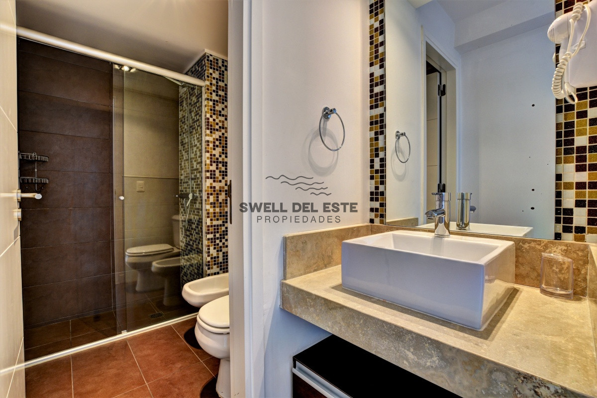 Apartamento ID.99 - Venta de apartamento moderno de tres dormitorios súper bien ubicado entre playas Brava y Mansa