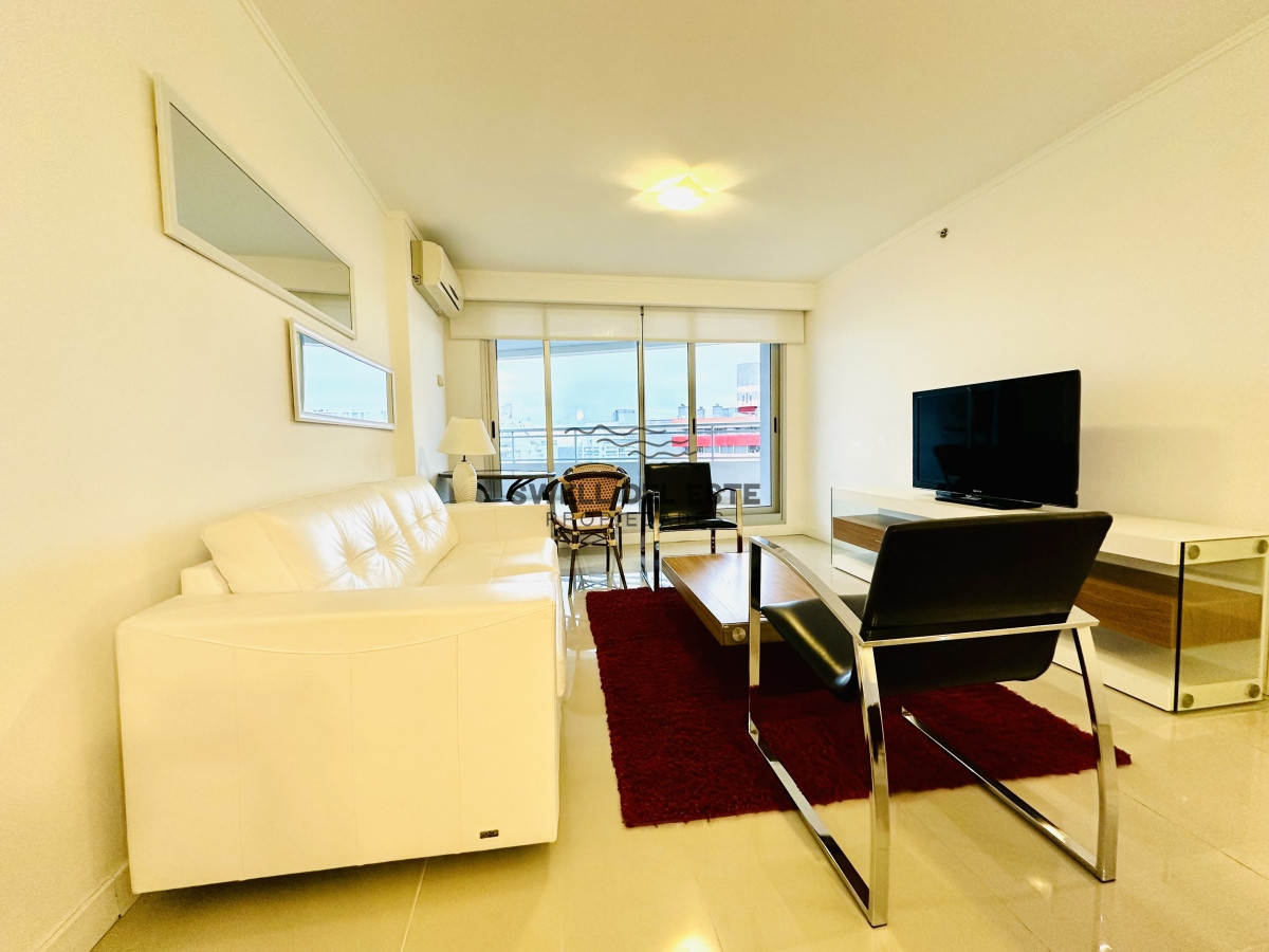 Apartamento ID.99 - Venta de apartamento moderno de tres dormitorios súper bien ubicado entre playas Brava y Mansa