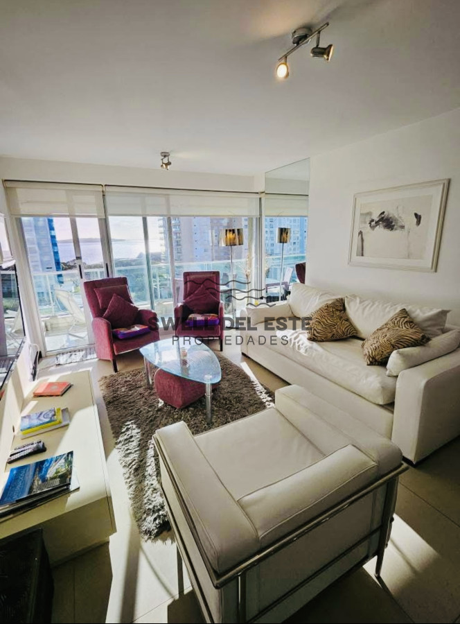 Apartamento ID.213 - Apartamento de 2 dormitorios con 2 baños y parrillero en venta Playa Mansa