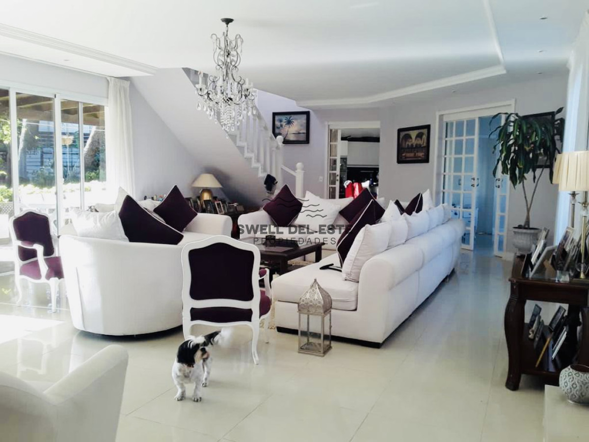 Casa ID.160 - Excelente Casa de 5 Dormitorios en Barrio Privado La Arbolada, Punta del Este