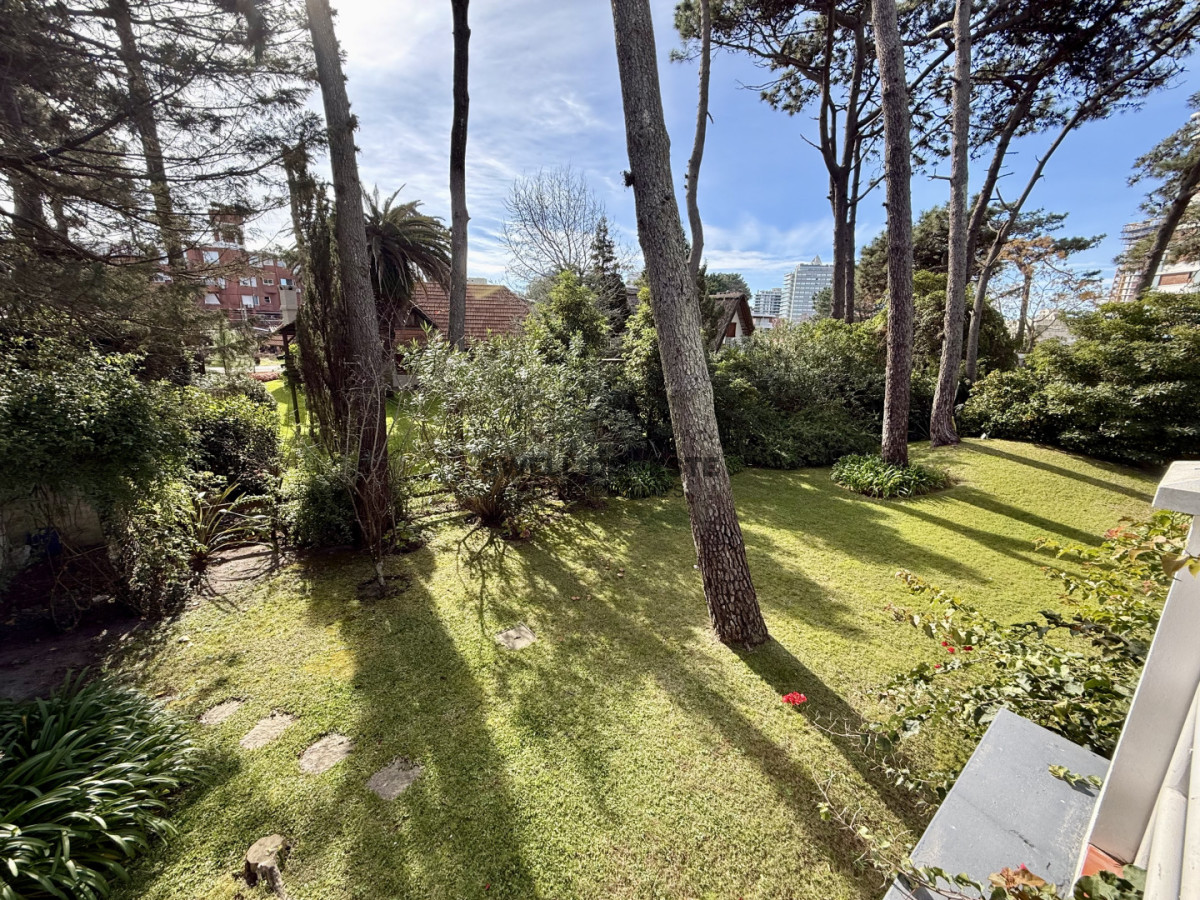 Casa ID.139 - Casa de 3 Dormitorios más Dependencia y Piscina, en Aidy Grill Punta del Este, Ubicada a pasos del Mar