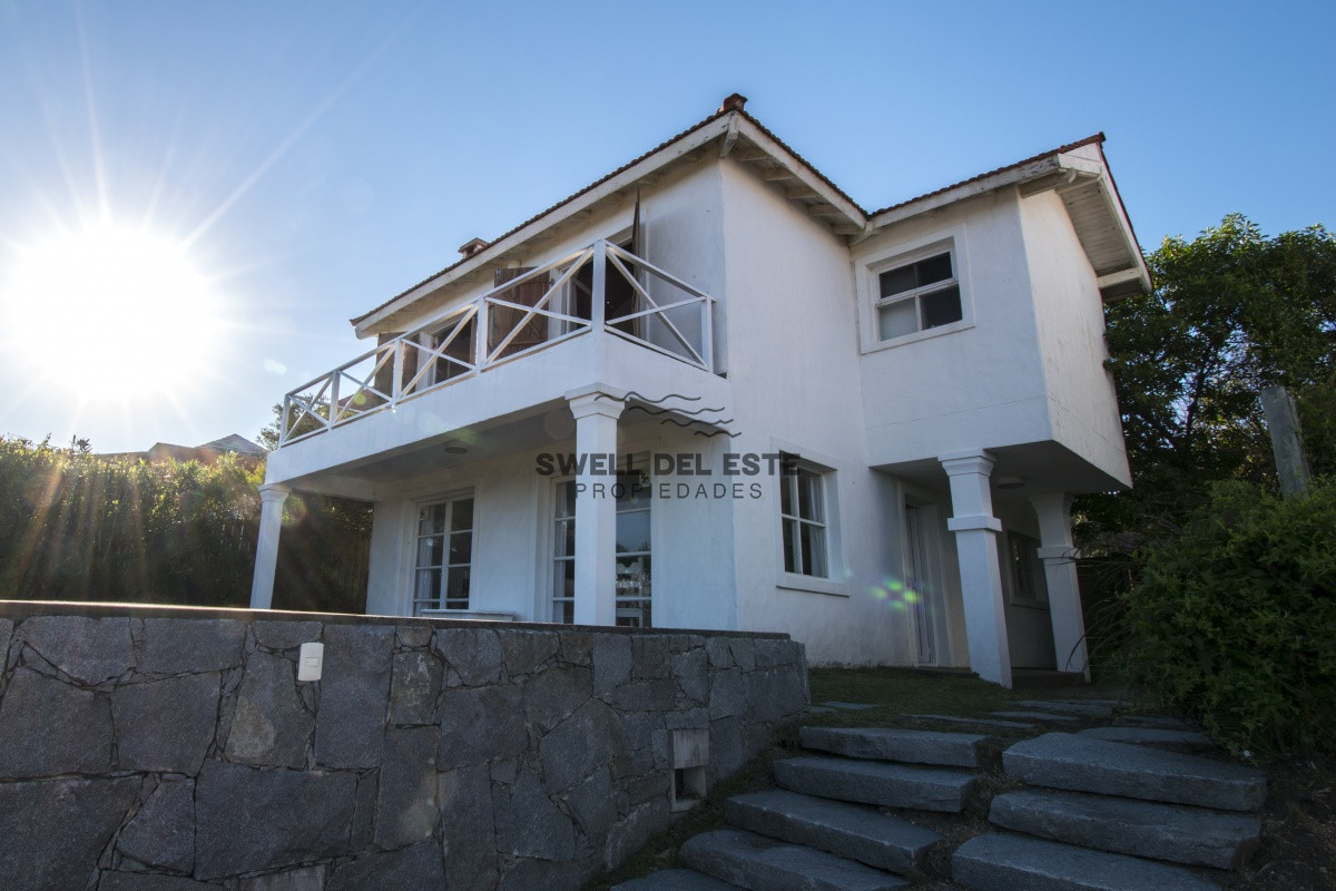 Casa ID.95 - Excelente Casa de 4 Dormitorios con Piscina y Parrillero en Montoya, La Barra