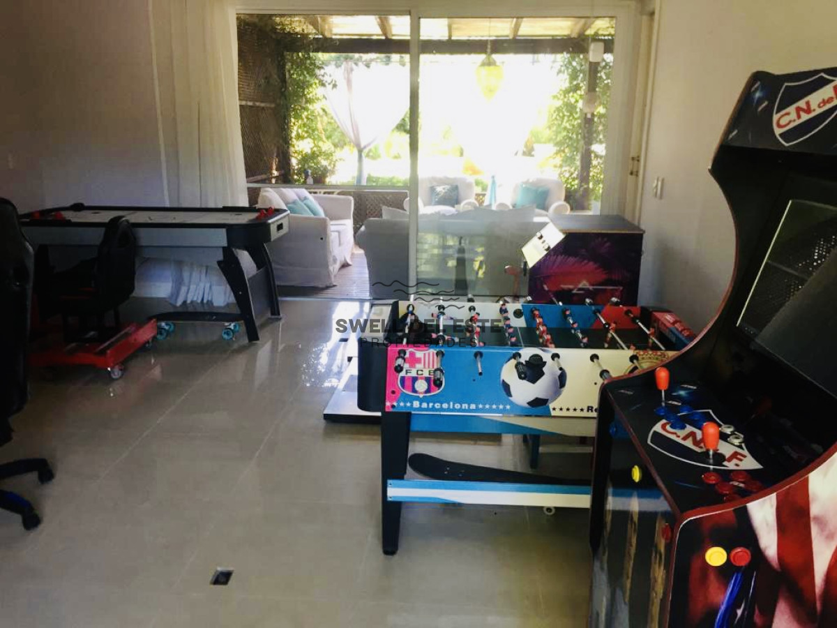 Casa ID.160 - Excelente Casa de 5 Dormitorios en Barrio Privado La Arbolada, Punta del Este