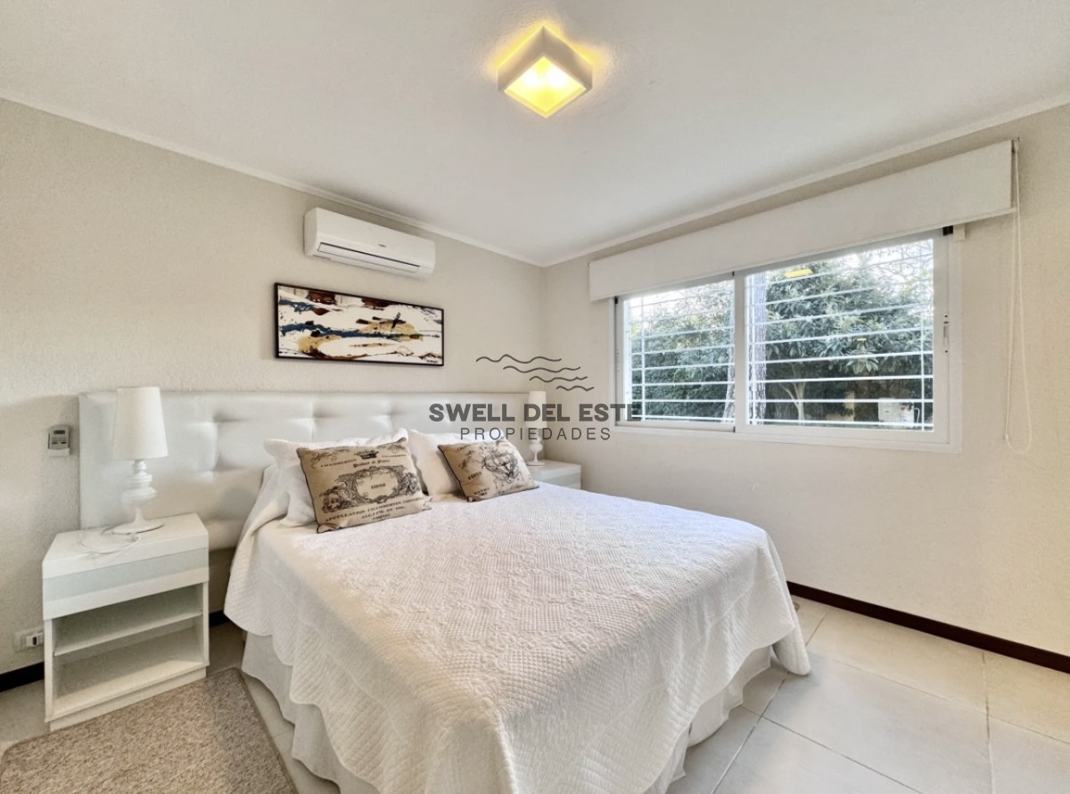 Casa ID.205 - Moderna Casa de 4 Dormitorios en Playa Mansa a Pocas Cuadras del Mar