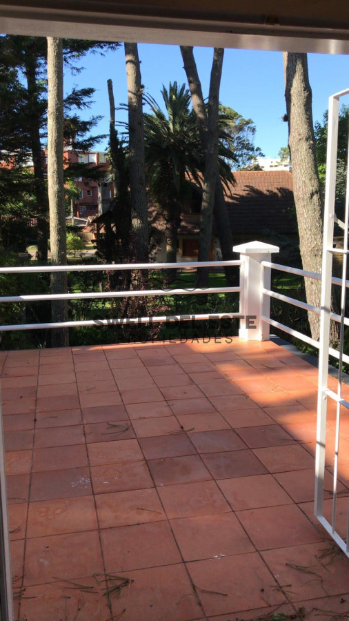 Casa ID.139 - Casa de 3 Dormitorios más Dependencia y Piscina, en Aidy Grill Punta del Este, Ubicada a pasos del Mar