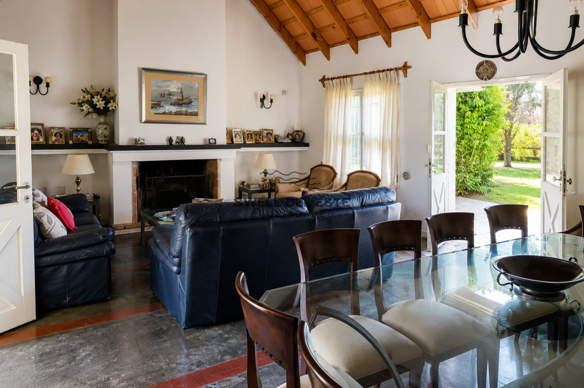 Casa ID.139 - Casa de 3 Dormitorios más Dependencia y Piscina, en Aidy Grill Punta del Este, Ubicada a pasos del Mar