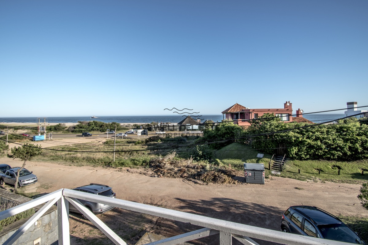 Casa ID.95 - Excelente Casa de 4 Dormitorios con Piscina y Parrillero en Montoya, La Barra