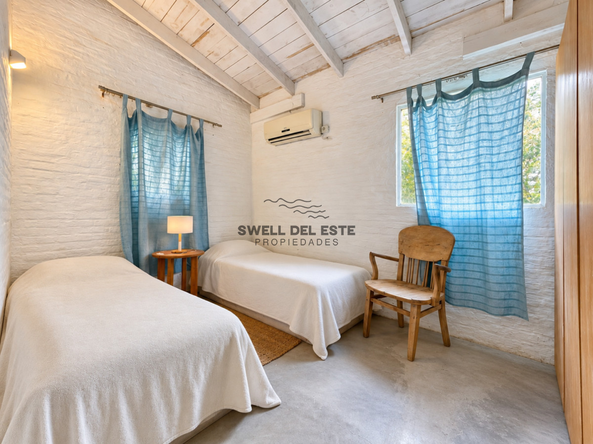 Casa ID.95 - Excelente Casa de 4 Dormitorios con Piscina y Parrillero en Montoya, La Barra