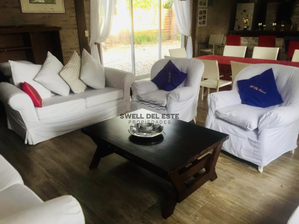 Casa ID.160 - Excelente Casa de 5 Dormitorios en Barrio Privado La Arbolada, Punta del Este