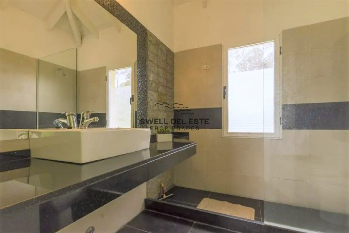 Casa ID.94 - Excelente Casa de 6 Dormitorios y Piscina en Montoya, La Barra