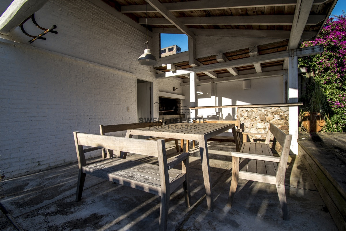 Casa ID.95 - Excelente Casa de 4 Dormitorios con Piscina y Parrillero en Montoya, La Barra