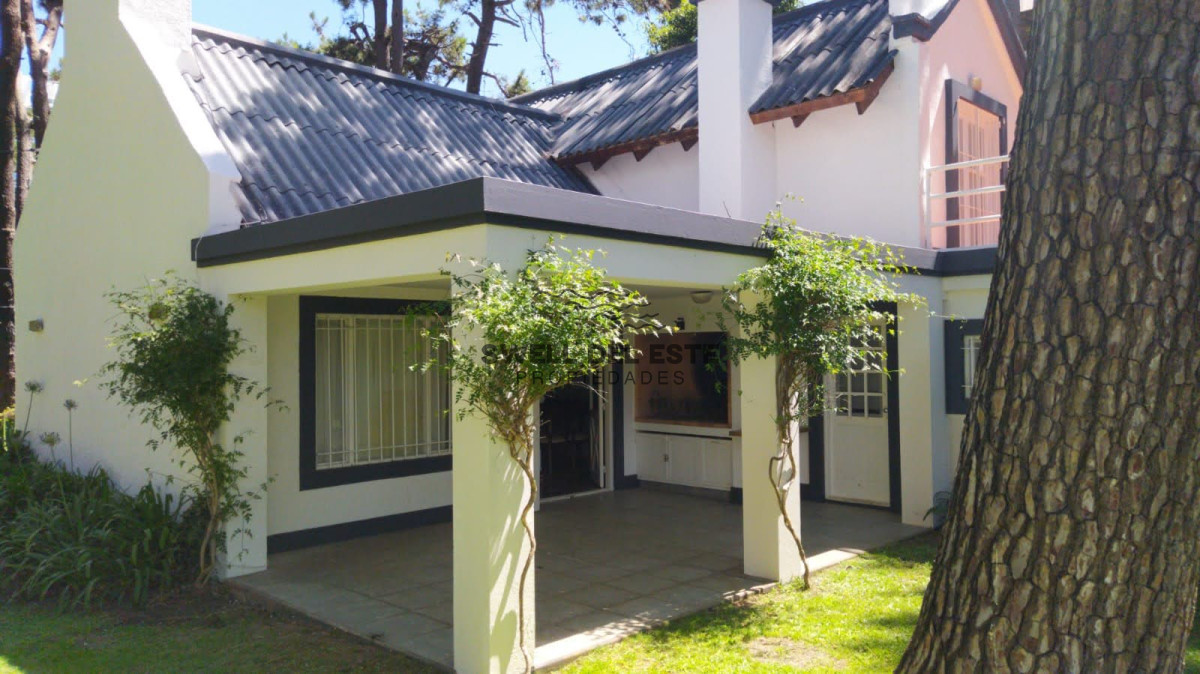 Casa ID.139 - Casa de 3 Dormitorios más Dependencia y Piscina, en Aidy Grill Punta del Este, Ubicada a pasos del Mar