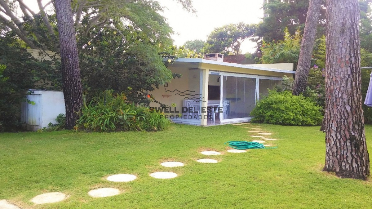 Casa ID.205 - Moderna Casa de 4 Dormitorios en Playa Mansa a Pocas Cuadras del Mar