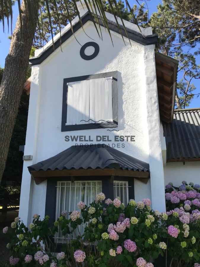 Casa ID.139 - Casa de 3 Dormitorios más Dependencia y Piscina, en Aidy Grill Punta del Este, Ubicada a pasos del Mar