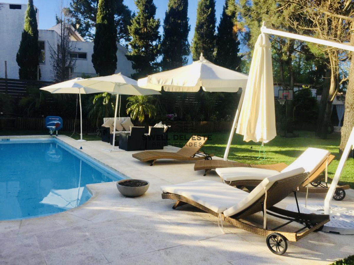 Casa ID.160 - Excelente Casa de 5 Dormitorios en Barrio Privado La Arbolada, Punta del Este